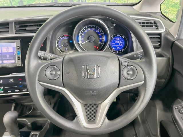 �y�X�e�A�����O�X�C�b�`�z�^�]���A�O������ڐ������炷���ƂȂ��A�I�[�f�B�I���̑��삪�\�ȕ֗��@�\!���S&���K�ȃh���C�u�����o���Ă���܂���