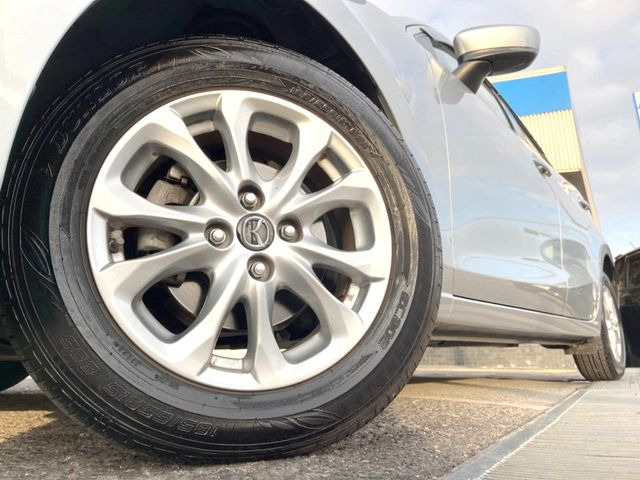 �y����15�C���`�A���~�z�C�[���z�O�ςɃ}�b�`���������A���~�z�C�[���𑕒����Ă���܂��B�e��ЊO�A���~�z�C�[����A�X�^�b�h���X�^�C�����戵�����Ă���܂��B���񂲑��k����������