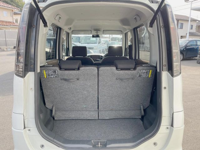 ���i�̂���������ʋ΁A���}���ɏ\���ȉ׎��X�y�[�X���m�ۂ��Ă���܂��B�Z�J���h�V�[�g��|���ƁA�傫�ȉו��̐ύڂ��\�ł���