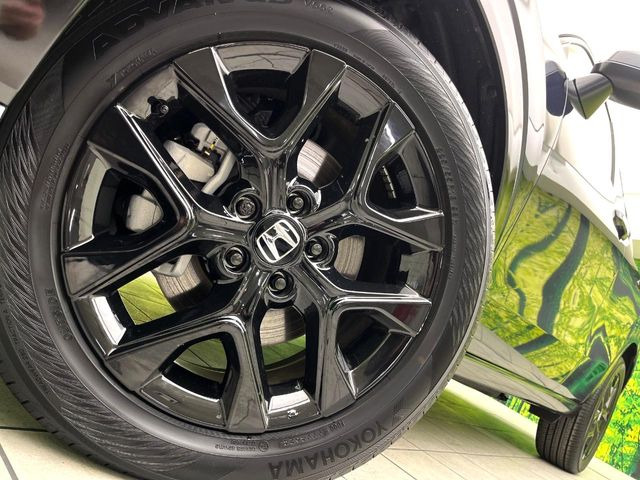 �y�O���[�h��p����18�C���`�A���~�z�C�[���z�f�U�C�����̍��������A���~�z�C�[���𑕒����Ă���܂��B�e��ЊO�A���~�z�C�[����A�X�^�b�h���X�^�C�����戵�����Ă���܂��B���񂲑��k����������