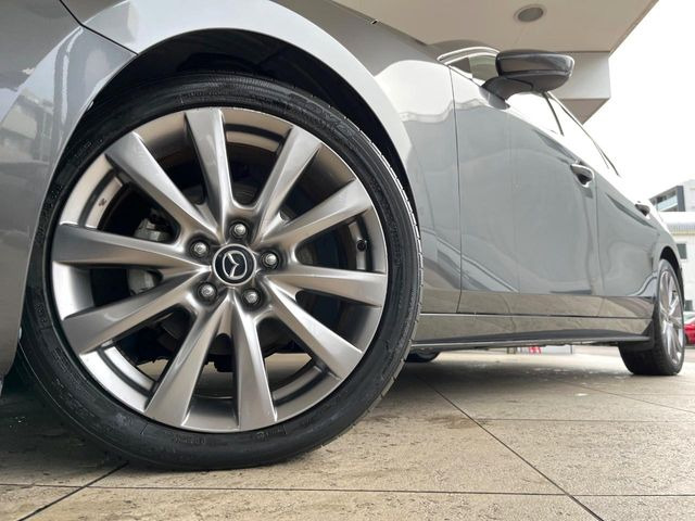 �y����18�C���`�A���~�z�C�[���z�O�ςɃ}�b�`���������A���~�z�C�[���𑕒����Ă���܂��B�e��ЊO�A���~�z�C�[����A�X�^�b�h���X�^�C�����戵�����Ă���܂��B���񂲑��k����������