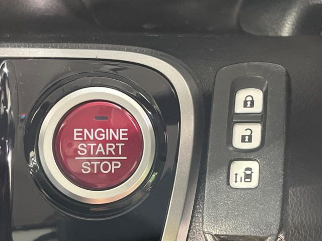 �yHonda�X�}�[�g�L�[�z�J�o����|�P�b�g�ɓ��ꂽ�܂܂ł��h�A�̎{���E�������\�ȃX�}�[�g�L�[�𑕔��B�G���W���̃I���E�I�t�����J�M�����o���K�v����������Ƃ��Ă��֗��ł���