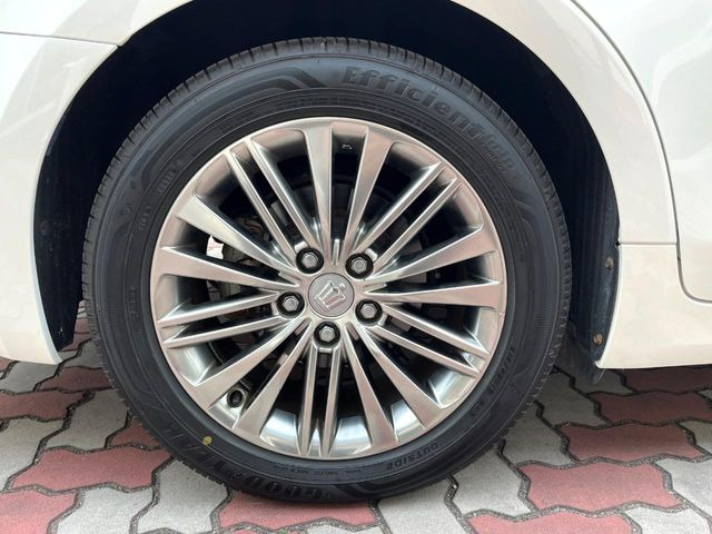 �y����17�C���`�A���~�z�C�[���z�O�ςɃ}�b�`���������A���~�z�C�[���𑕒����Ă���܂��B�e��ЊO�A���~�z�C�[����A�X�^�b�h���X�^�C�����戵�����Ă���܂��B���񂲑��k����������