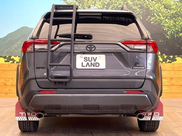 安心の最長10年・走行無制限保証(有償)をご用意。保証内容も充実はもちろん、無料点検&オイル交換や、年中無休の全国・24時間ロードサービスも付帯されておりますのでご安心下さい。