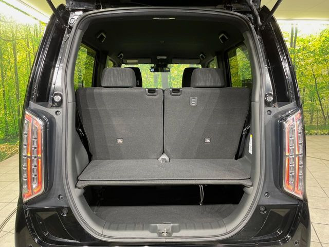 ���i�̂���������ʋ΁A���}���ɏ\���ȉ׎��X�y�[�X���m�ۂ��Ă���܂��B�Z�J���h�V�[�g��|���ƁA�傫�ȉו��̐ύڂ��\�ł���