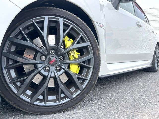 �y����19�C���`�A���~�z�C�[���z�O�ςɃ}�b�`���������A���~�z�C�[���𑕒����Ă���܂��B�e��ЊO�A���~�z�C�[����A�X�^�b�h���X�^�C�����戵�����Ă���܂��B���񂲑��k����������