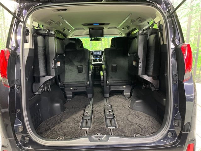 【パワーバックドア】スマートキーや運転席のボタンを押すだけでリアゲートが自動で開閉します!荷物を持っている時や、高い位置にあるバックドアを閉める際に便利な機能です♪