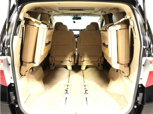 ミニバン最大級のスペース!ご家族、お友達とのキャンプやバーベキューほか、お仕事でも十分な容量が有ります!