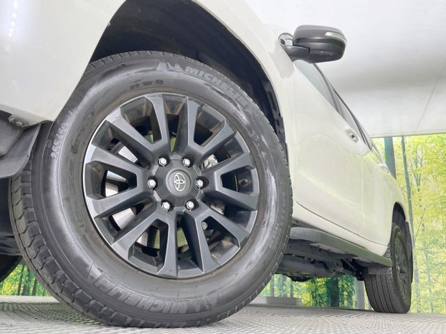 【純正アルミホイール】外観にマッチした純正アルミホイールを装着しております。各種社外アルミホイールや、スタッドレスタイヤも取扱いしております。是非ご相談ください♪