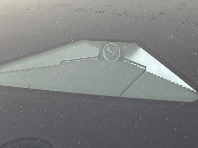 �y�z���_�Z���V���O�z���s���ɑO���̎ԗ�����F�����A�Փ˂������Ȏ��͌x��ƃu���[�L�ŏՓˉ���Ɣ�Q�y�����A�V�X�g�B�����S�Ƀh���C�u�����y���݂��������܂��B