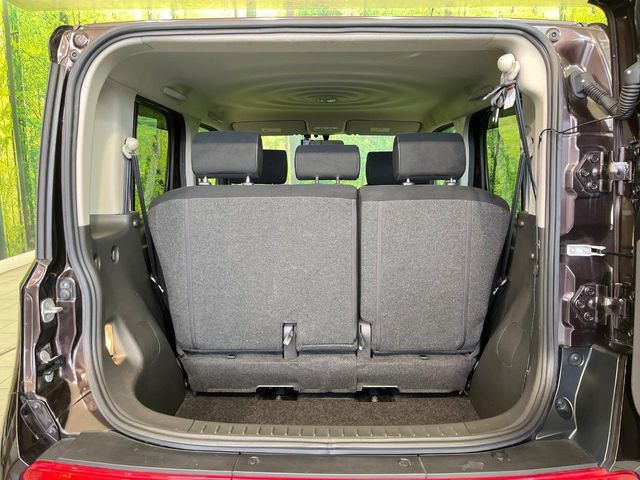 ���i�̂���������ʋ΁A���}���ɏ\���ȉ׎��X�y�[�X���m�ۂ��Ă���܂��B�Z�J���h�V�[�g��|���ƁA�傫�ȉו��̐ύڂ��\�ł���