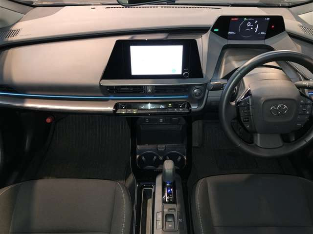 プリウス2.0 G E-Four 4WD