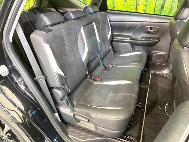 後部座席も気になるようなキズ・汚れやへたり等、大きなダメージはなく、良好な状態です。