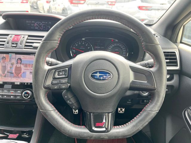 �y�����v�����X�e�A�����O�z�㎿�Ȋv���g�p���邱�ƂŁA��ɂ����������݂ƂĂ��^�]���₷���n���h���ł���