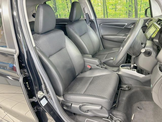 �y�n�[�t���U�[�V�[�g�z�������ƍ���S�n�𗼗������l�C�̃V�[�g���w�ʁE���ʂ̃t�@�u���b�N�f�ނ́A�ʋC���̗ǂ��⊊��ɂ����ɗD��Ă��܂��B�C���╞���ɍ��E���ꂸ���K�ɂ���肢�������܂��B