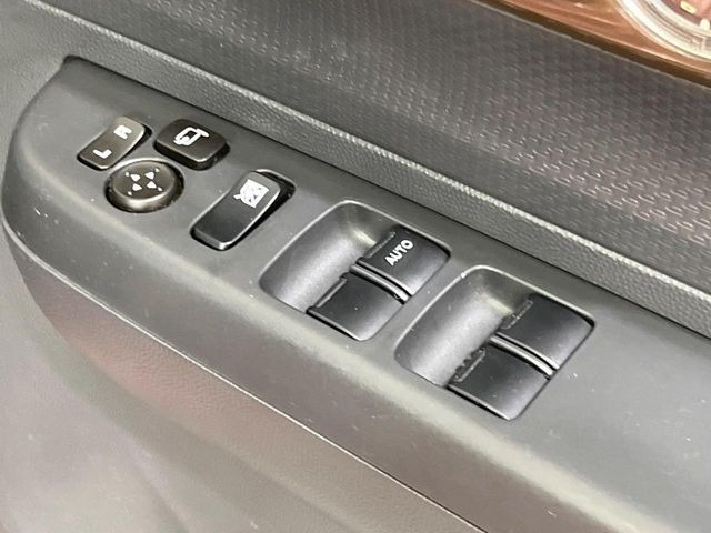 �y�d���i�[�~���[�z�T�C�h�~���[�͓d���i�[���ƂȂ��Ă���A�������ԏ�ł��L�Y�������X�N��}�����܂��B