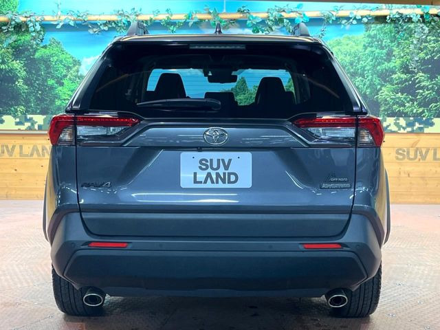 安心の最長10年・走行無制限保証(有償)をご用意。保証内容も充実はもちろん、無料点検&オイル交換や、年中無休の全国・24時間ロードサービスも付帯されておりますのでご安心下さい。