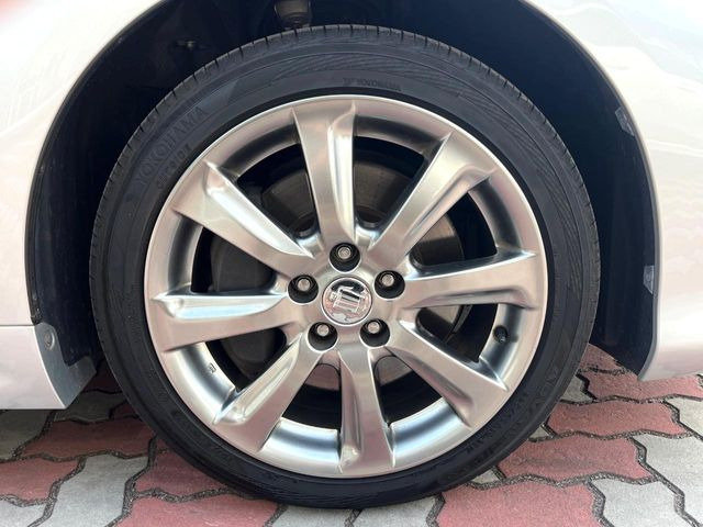 �y����18�C���`�A���~�z�C�[���z�O�ςɃ}�b�`���������A���~�z�C�[���𑕒����Ă���܂��B�e��ЊO�A���~�z�C�[����A�X�^�b�h���X�^�C�����戵�����Ă���܂��B���񂲑��k����������