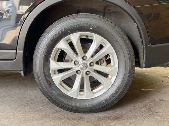 �y17�C���`�A���~�z�C�[���z�O�ςɃ}�b�`�����A���~�z�C�[���𑕒����Ă���܂��B�e��A���~�z�C�[����A�X�^�b�h���X�^�C�����戵�����Ă���܂��B���񂲑��k����������