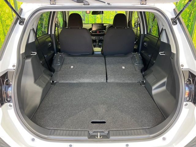 ���i�̂���������ʋ΁A���}���ɏ\���ȉ׎��X�y�[�X���m�ۂ��Ă���܂��B�Z�J���h�V�[�g��|���ƁA�傫�ȉו��̐ύڂ��\�ł���