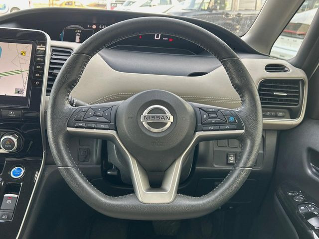 �y�����v�����X�e�A�����O�z�㎿�Ȋv���g�p���邱�ƂŁA��ɂ����������݂ƂĂ��^�]���₷���n���h���ł���