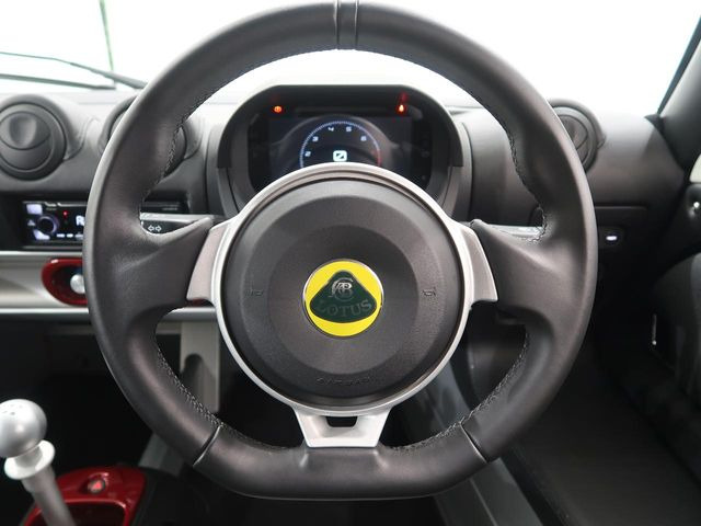 店頭で現車のご確認も頂けますので、是非ご来店ください。ご来店時は事前ご予約をいただけますとスムースにご案内させていただけます。また勝手ながら毎週火曜日と第三水曜日に定休日をいただいております。