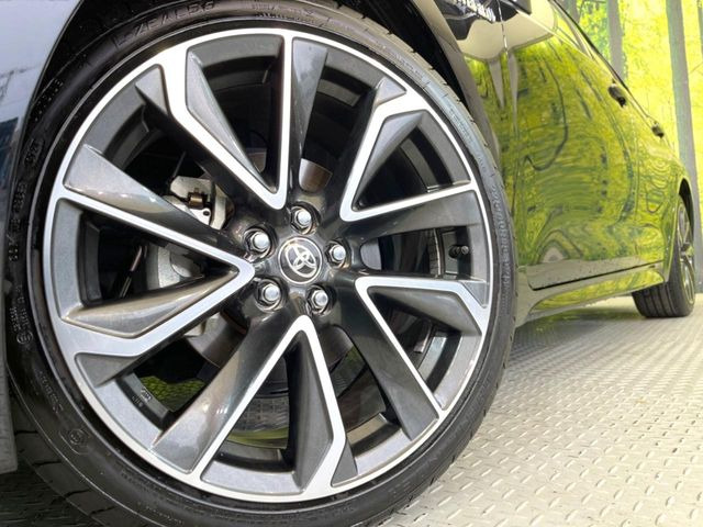 【純正18インチアルミホイール】外観にマッチした純正アルミホイールを装着しております。各種社外アルミホイールや、スタッドレスタイヤも取扱いしております。是非ご相談ください♪