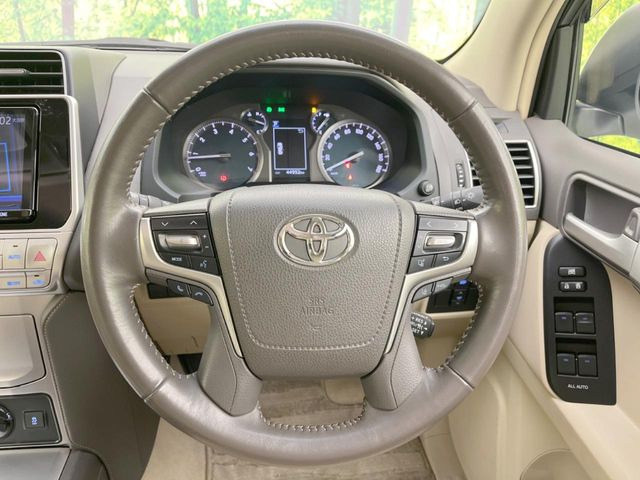 �y�����v�����X�e�A�����O�z�㎿�Ȋv���g�p���邱�ƂŁA��ɂ����������݂ƂĂ��^�]���₷���n���h���ł���