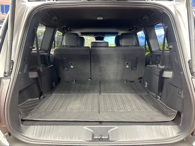 ���i�̂���������ʋ΁A���}���ɏ\���ȉ׎��X�y�[�X���m�ۂ��Ă���܂��B�Z�J���h�V�[�g��|���ƁA�傫�ȉו��̐ύڂ��\�ł���