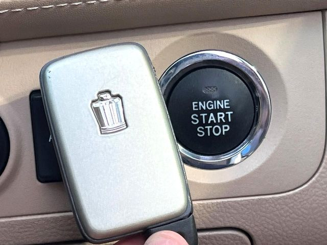 �y�X�}�[�g�L�[�z�J�o����|�P�b�g�ɓ��ꂽ�܂܂ł��h�A�̎{���E�������\�ȃX�}�[�g�L�[�𑕔��B�G���W���̃I���E�I�t�����J�M�����o���K�v����������Ƃ��Ă��֗��ł���