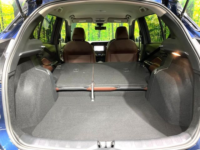 ���i�̂���������ʋ΁A���}���ɏ\���ȉ׎��X�y�[�X���m�ۂ��Ă���܂��B�Z�J���h�V�[�g��|���ƁA�傫�ȉו��̐ύڂ��\�ł���