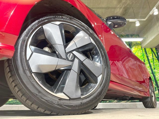 �y����17�C���`�A���~�z�C�[���z�O�ςɃ}�b�`���������A���~�z�C�[���𑕒����Ă���܂��B�e��ЊO�A���~�z�C�[����A�X�^�b�h���X�^�C�����戵�����Ă���܂��B���񂲑��k����������