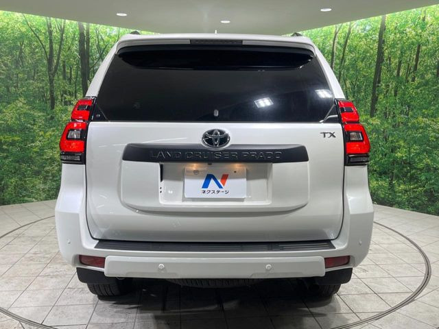 安心の最長10年・走行無制限保証(有償)をご用意。保証内容も充実はもちろん、無料点検&オイル交換や、年中無休の全国・24時間ロードサービスも付帯されておりますのでご安心下さい。