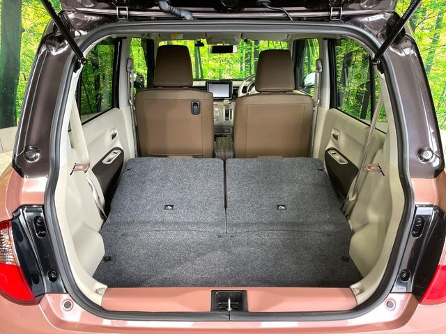 ���i�̂���������ʋ΁A���}���ɏ\���ȉ׎��X�y�[�X���m�ۂ��Ă���܂��B�Z�J���h�V�[�g��|���ƁA�傫�ȉו��̐ύڂ��\�ł���