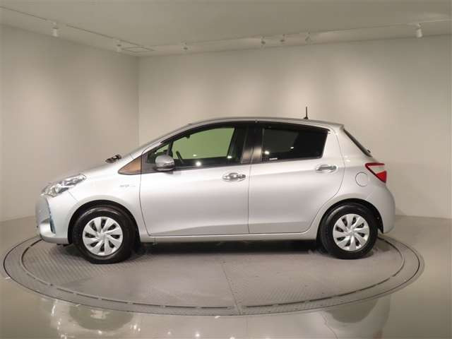 ヴィッツ1.5 ハイブリッド F セーフティ エディションIII