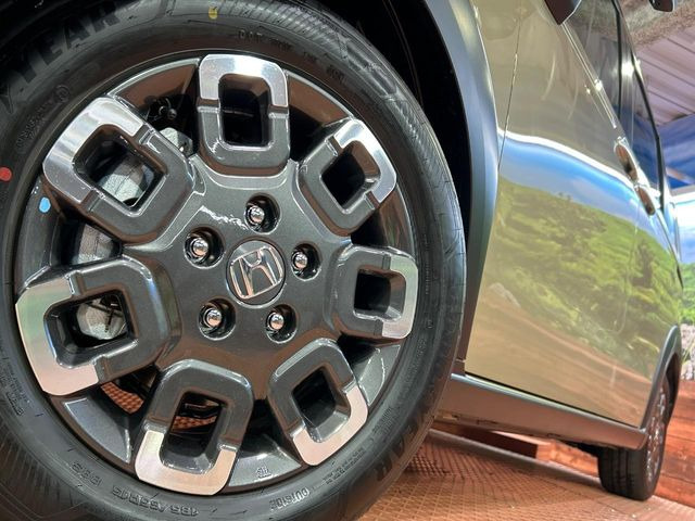 �y����15�C���`�A���~�z�C�[���z�O�ςɃ}�b�`���������A���~�z�C�[���𑕒����Ă���܂��B�e��ЊO�A���~�z�C�[����A�X�^�b�h���X�^�C�����戵�����Ă���܂��B���񂲑��k����������