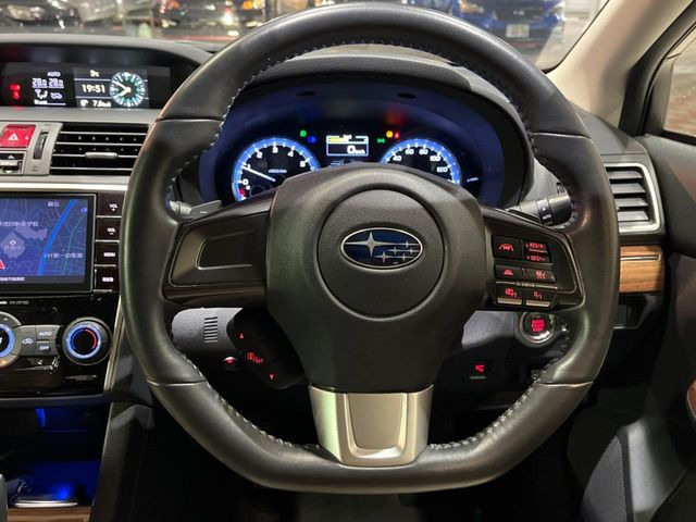 �y�����v�����X�e�A�����O�z�㎿�Ȋv���g�p���邱�ƂŁA��ɂ����������݂ƂĂ��^�]���₷���n���h���ł���