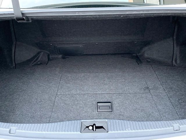 ���i�̂���������ʋ΁A���}���ɏ\���ȉ׎��X�y�[�X���m�ۂ��Ă���܂��B