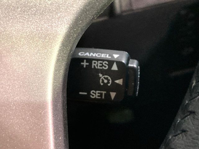 �y�N���[�Y�R���g���[���z�������H�����N���N���s�B�A�N�Z���𗣂��Ă���葬�x�ő��s���ł��A�������^�]���̕��S���y��!�����E�������ȒP�ȃX�C�b�`����Œ����ł��܂��B