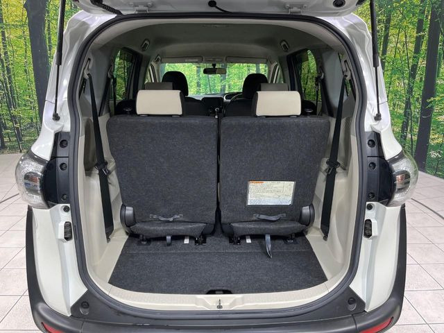 ���i�̂���������ʋ΁A���}���ɏ\���ȉ׎��X�y�[�X���m�ۂ��Ă���܂��B�Z�J���h�V�[�g��|���ƁA�傫�ȉו��̐ύڂ��\�ł���