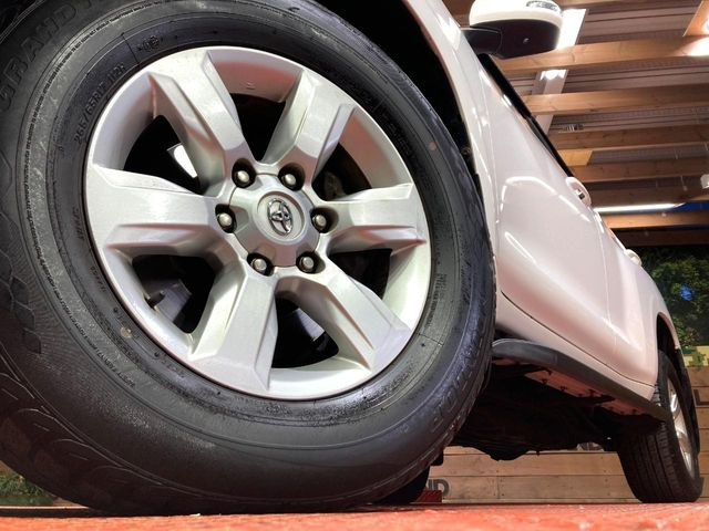 �y����17�C���`�A���~�z�C�[���z�O�ςɃ}�b�`���������A���~�z�C�[���𑕒����Ă���܂��B�e��ЊO�A���~�z�C�[����A�X�^�b�h���X�^�C�����戵�����Ă���܂��B���񂲑��k����������