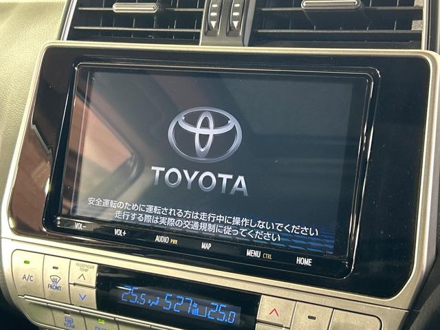 【純正9型ナビ】人気の純正ナビを装備しております。ナビの使いやすさはもちろん、オーディオ機能も充実!キャンプや旅行はもちろん、通勤や買い物など普段のドライブも楽しくなるはず♪