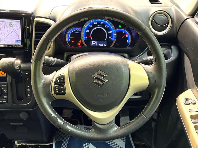 �y�X�e�A�����O�X�C�b�`�z�^�]���A�O������ڐ������炷���ƂȂ��A�I�[�f�B�I���̑��삪�\�ȕ֗��@�\!���S&���K�ȃh���C�u�����o���Ă���܂���