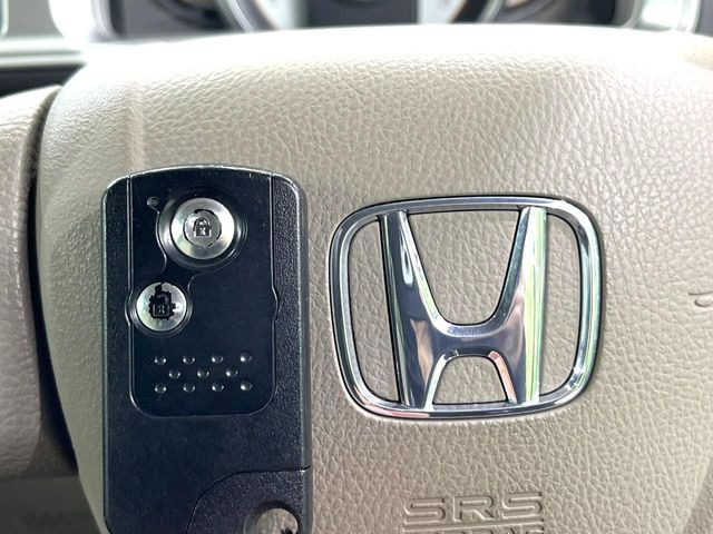 �yHonda�X�}�[�g�L�[�z�J�o����|�P�b�g�ɓ��ꂽ�܂܂ł��h�A�̎{���E�������\�ȃX�}�[�g�L�[�𑕔��B�G���W���̃I���E�I�t�����J�M�����o���K�v����������Ƃ��Ă��֗��ł���