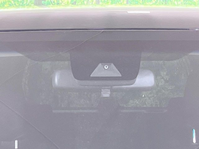 【トヨタセーフティセンス】走行中に前方の車両等を認識し、衝突しそうな時は警報とブレーキで衝突回避と被害軽減をアシスト。より安全にドライブをお楽しみいただけます。