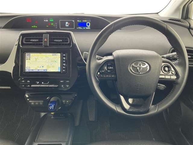 プリウス1.8 S セーフティ プラスII E-Four 4WD