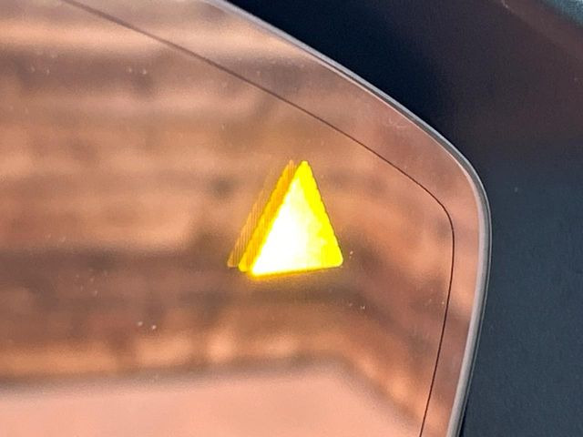 �y�u���C���h�X�|�b�g���j�^�����O�z���s���A�h�A�~���[�̎��p�ɂȂ�₷���ӏ��Ɍ㑱�Ԃ��ڋ߂���ƃT�C�h�~���[�t�߂Ɍx����\���A�h���C�o�[�ɒ��ӊ��N�����Ă���܂��B