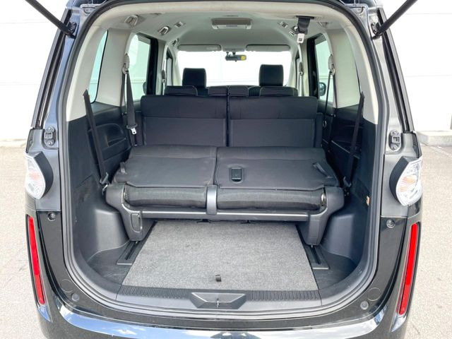 ���i�̂���������ʋ΁A���}���ɏ\���ȉ׎��X�y�[�X���m�ۂ��Ă���܂��B�Z�J���h�V�[�g��|���ƁA�傫�ȉו��̐ύڂ��\�ł���