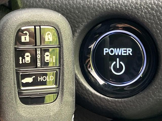 �yHonda�X�}�[�g�L�[�z�J�o����|�P�b�g�ɓ��ꂽ�܂܂ł��h�A�̎{���E�������\�ȃX�}�[�g�L�[�𑕔��B�G���W���̃I���E�I�t�����J�M�����o���K�v����������Ƃ��Ă��֗��ł���