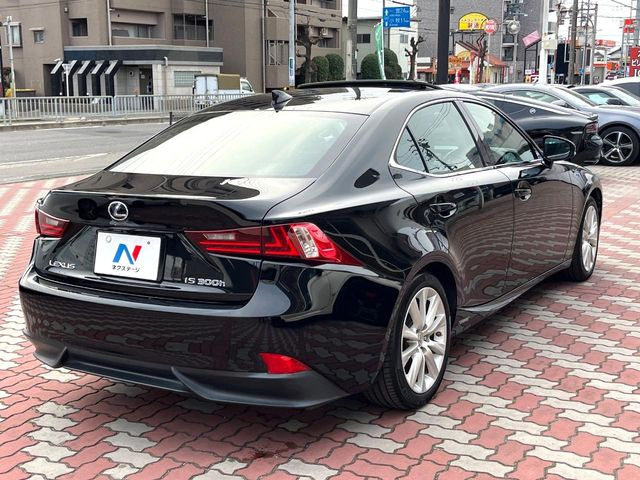 ☆全国のネクステージからお取り寄せが可能※!遠方の店舗に展示してあるクルマが気になる場合も、最寄りの店舗でご覧いただくことが可能です!是非私たちに要望をお聞かせください!※別途費用